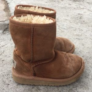 UGG well loved used for play boots authentic sz 9